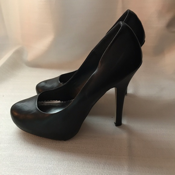 Black round toe heels - Picture 2 of 4
