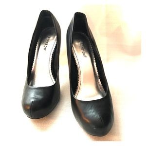 Black round toe heels