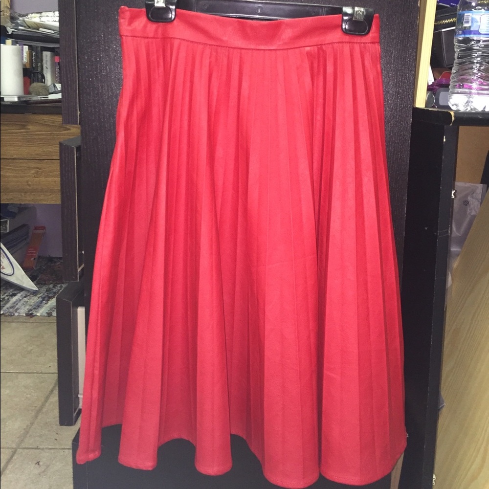 Red leather skirt with accordion pleats
