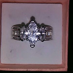 Very Pretty Silver Ring