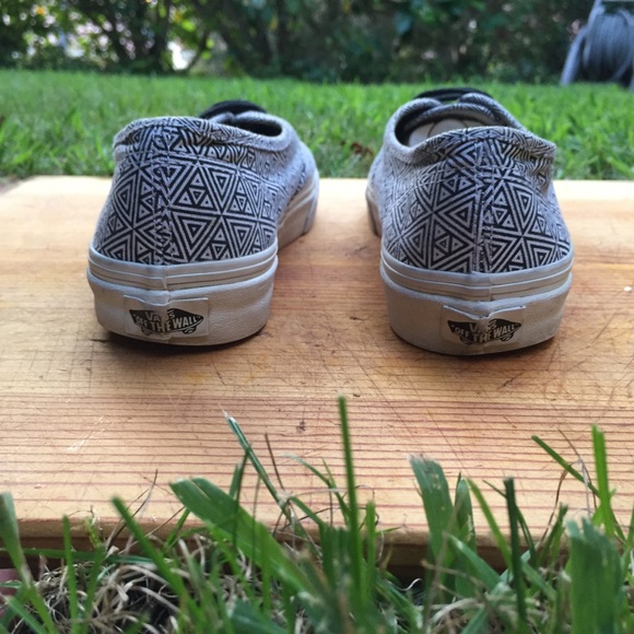 VANS Women's Low Top Black & White Pattern Shoes - Picture 3 of 5