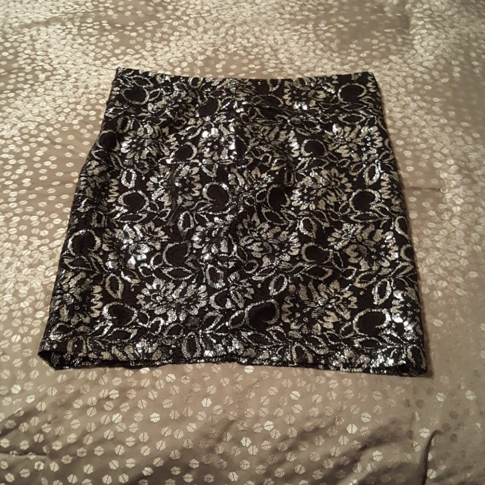Shiney Black Flower Print Skirt