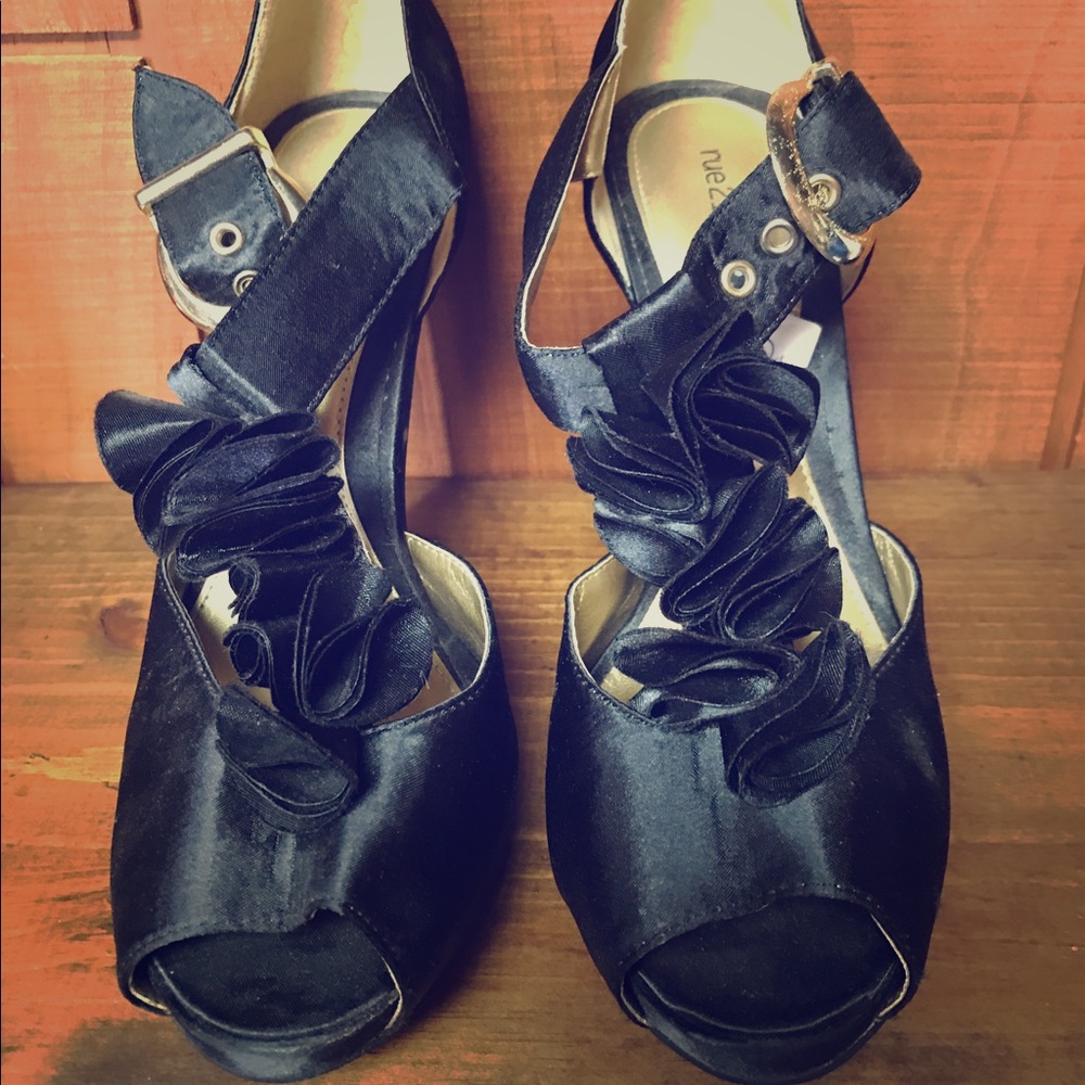 Black ruffle heels