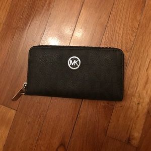 Michael Kors❤ Black Jetset Wallet✨