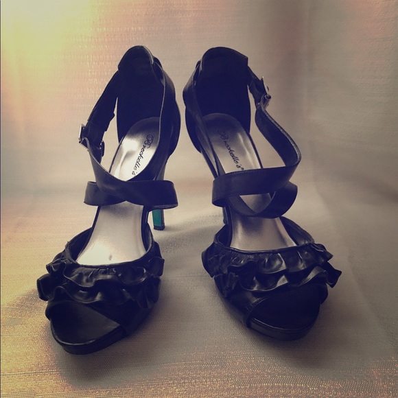 Black PU Leather Ruffle Heels - Picture 1 of 4