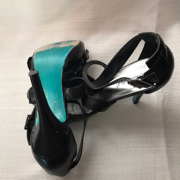 Black PU Leather Ruffle Heels - Picture 4 of 4