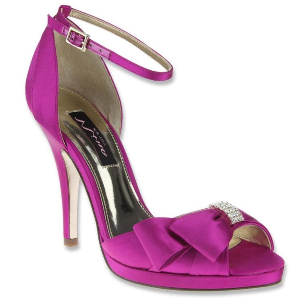 NINA elegant Earleen Sandals Orchid Satin size 6