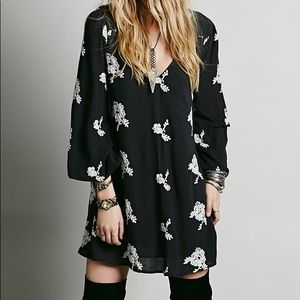 Free people Emma Austin embroidered dress - Size M