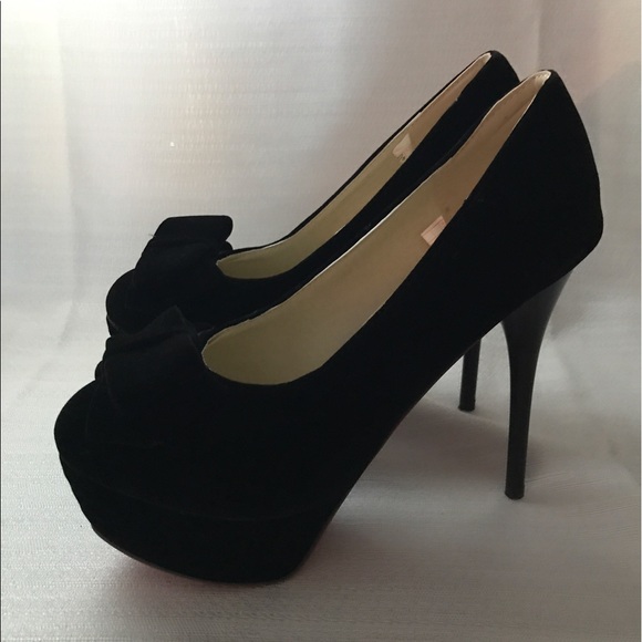 Black Suede Bow Pumps - Picture 2 of 4