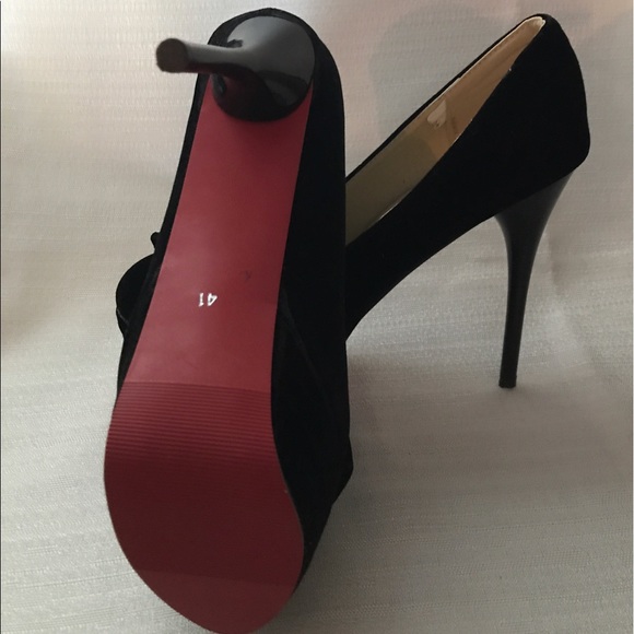 Black Suede Bow Pumps - Picture 4 of 4