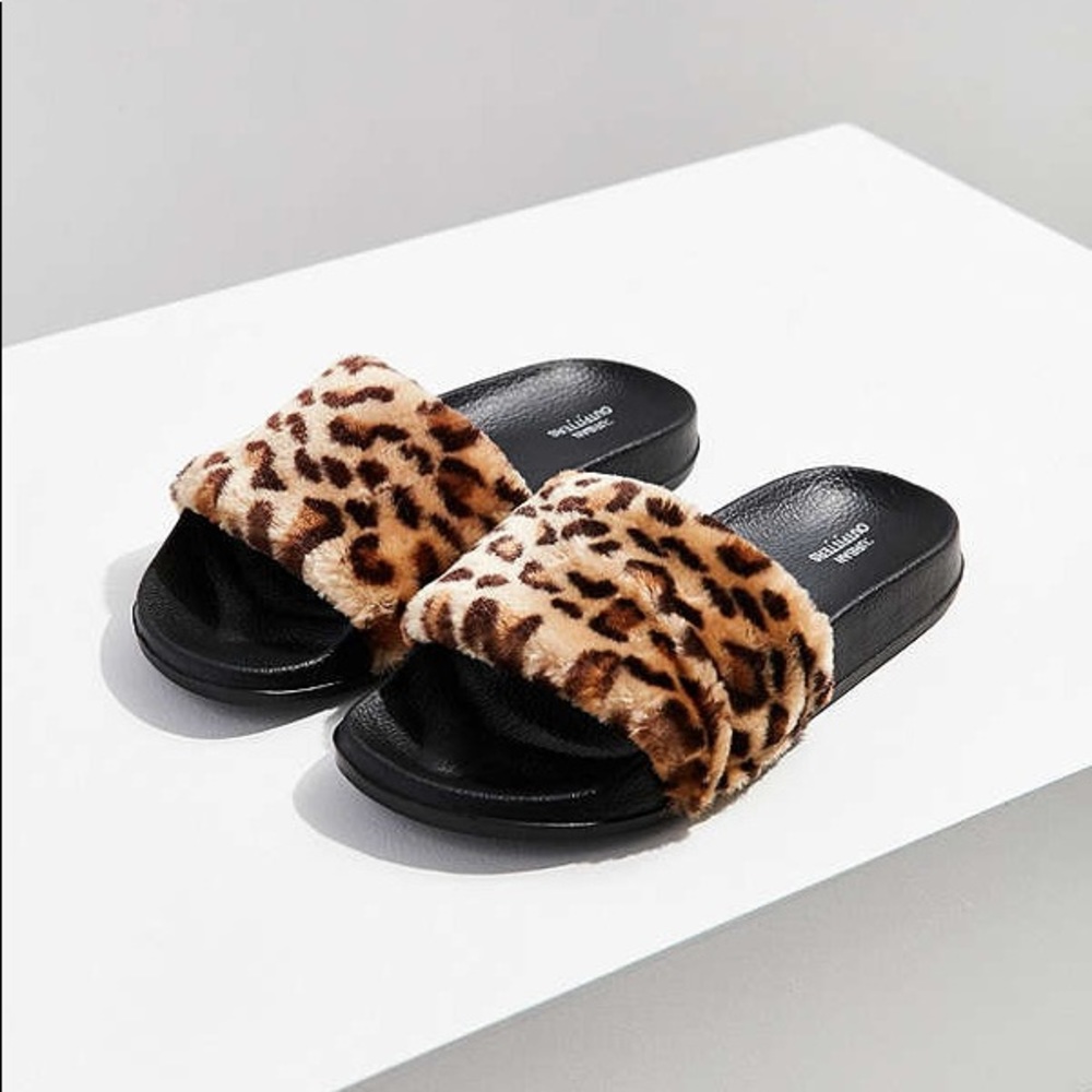 🐆 Leopard Print Slides from Urban Outfitters