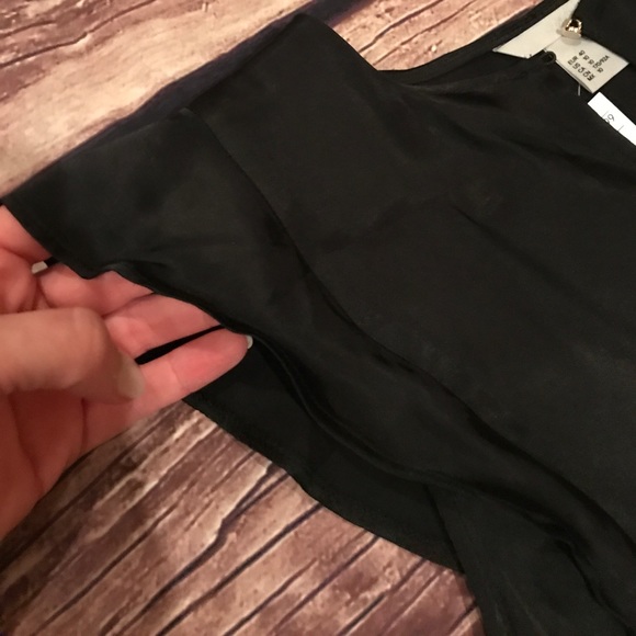 H&M black silky flutter sleeve top - brand new! - Picture 3 of 4