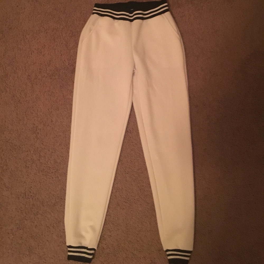Rue 21 black and white joggers super cozy 🙌🏻