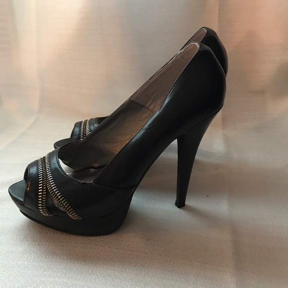 Black Zipper Detail Heels - Picture 2 of 4
