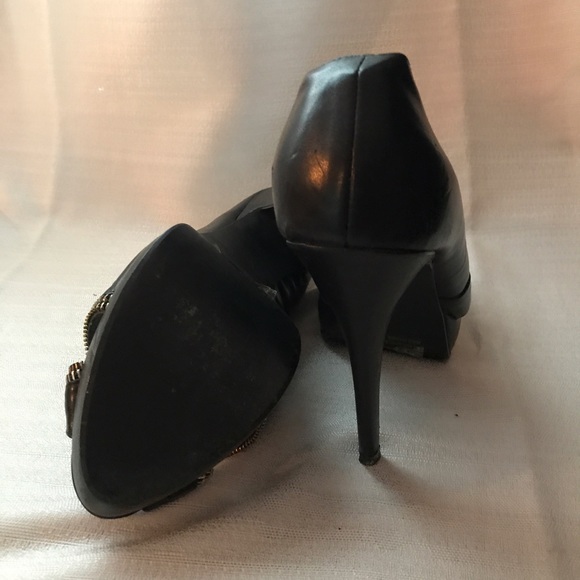 Black Zipper Detail Heels - Picture 4 of 4