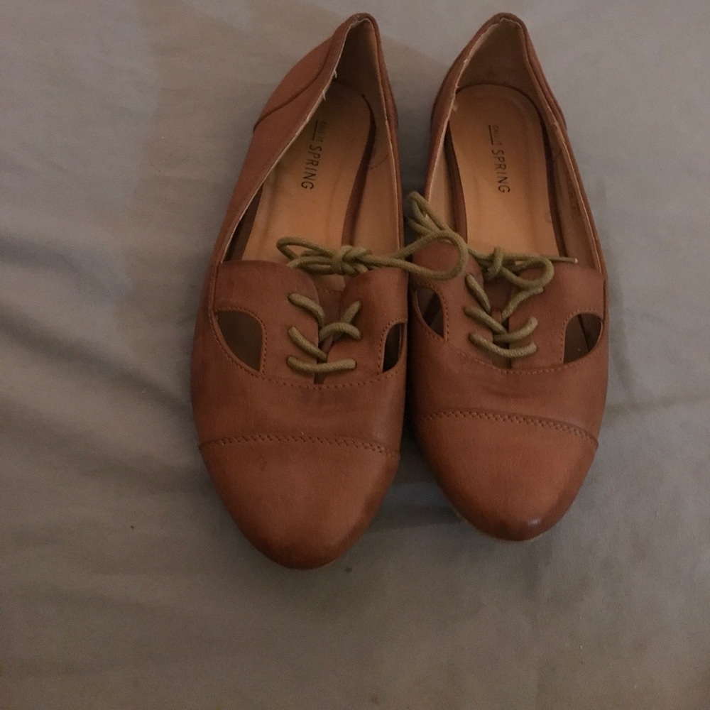 Cognac flats with laces