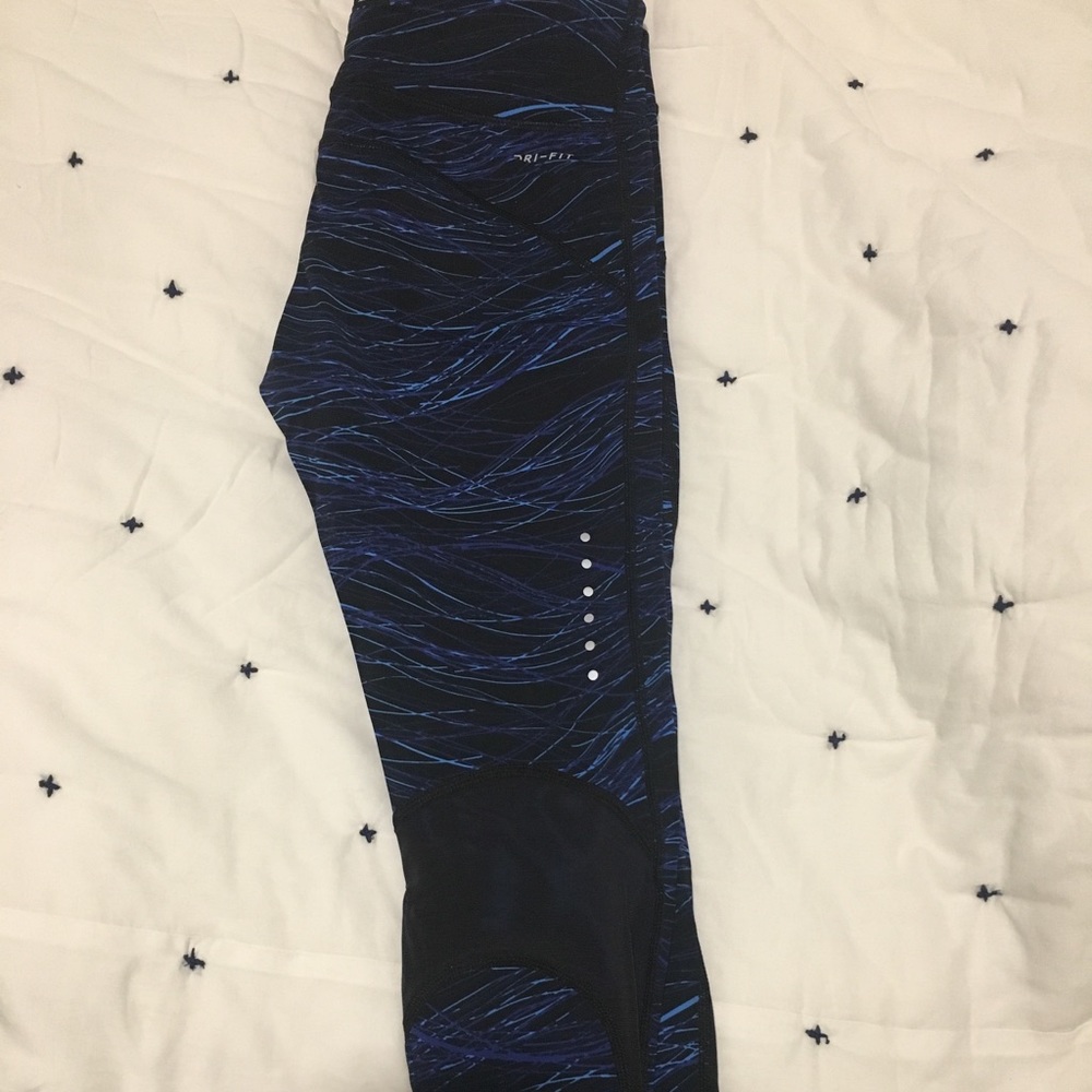 Nike epic luxe Crops Size small