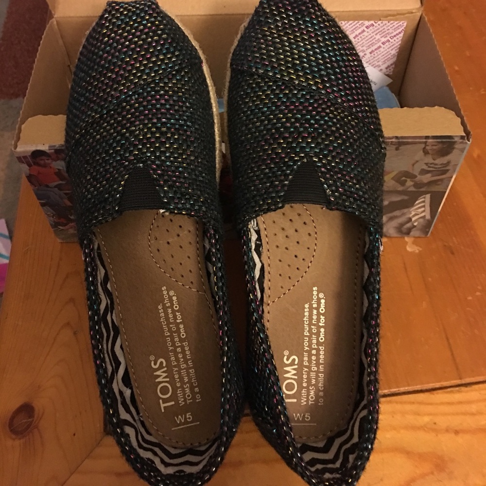 Authentic TOMS classic size 5 black multi burlap