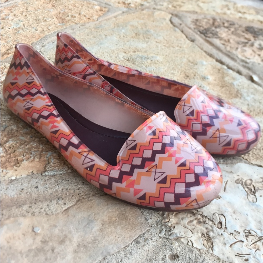 Melissa  Aztec / tribal flats.