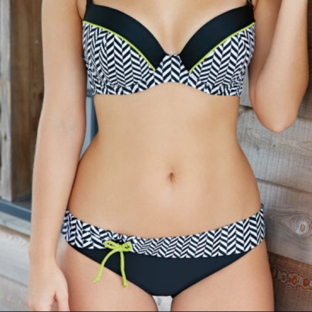 Curvy Kate Chevron Black White Swim Suit Bottoms