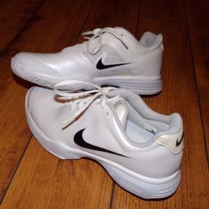 Nike Women's Tennis Shoe