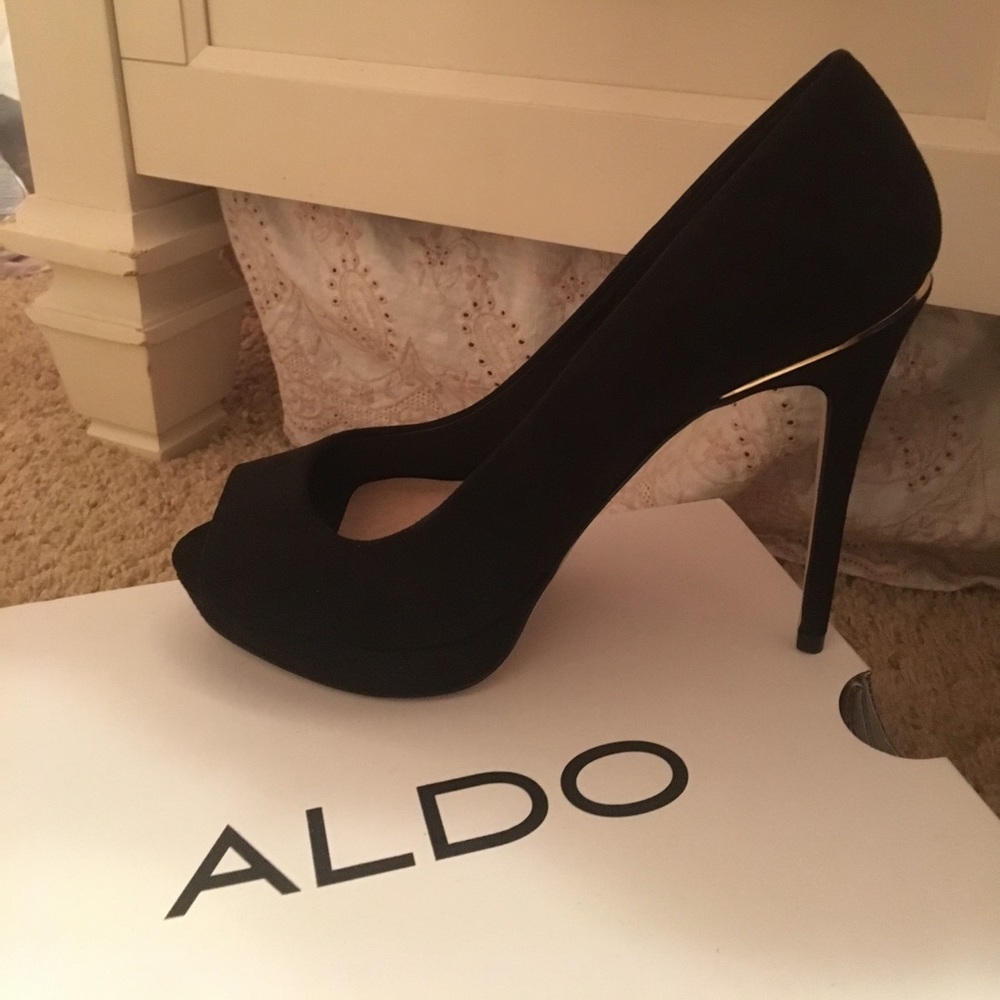 Aldo blacksuede peeptoe golddetail, style depietro