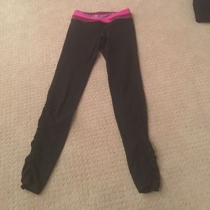 Iviva black legging with pink band