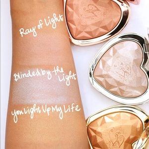 Too Faced Love light