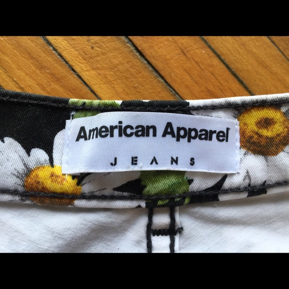 AMERICAN APPAREL daisy shorts :) - Picture 2 of 3