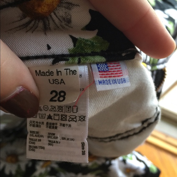 AMERICAN APPAREL daisy shorts :) - Picture 3 of 3