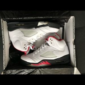 2013 Jordan V 5 Retro white black/ fire red