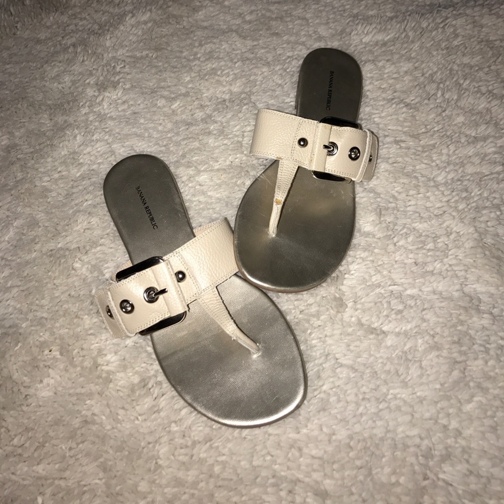 Banana republic flip flops