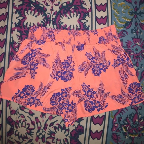 Cute peach coral shorts 🌸 - Picture 2 of 2