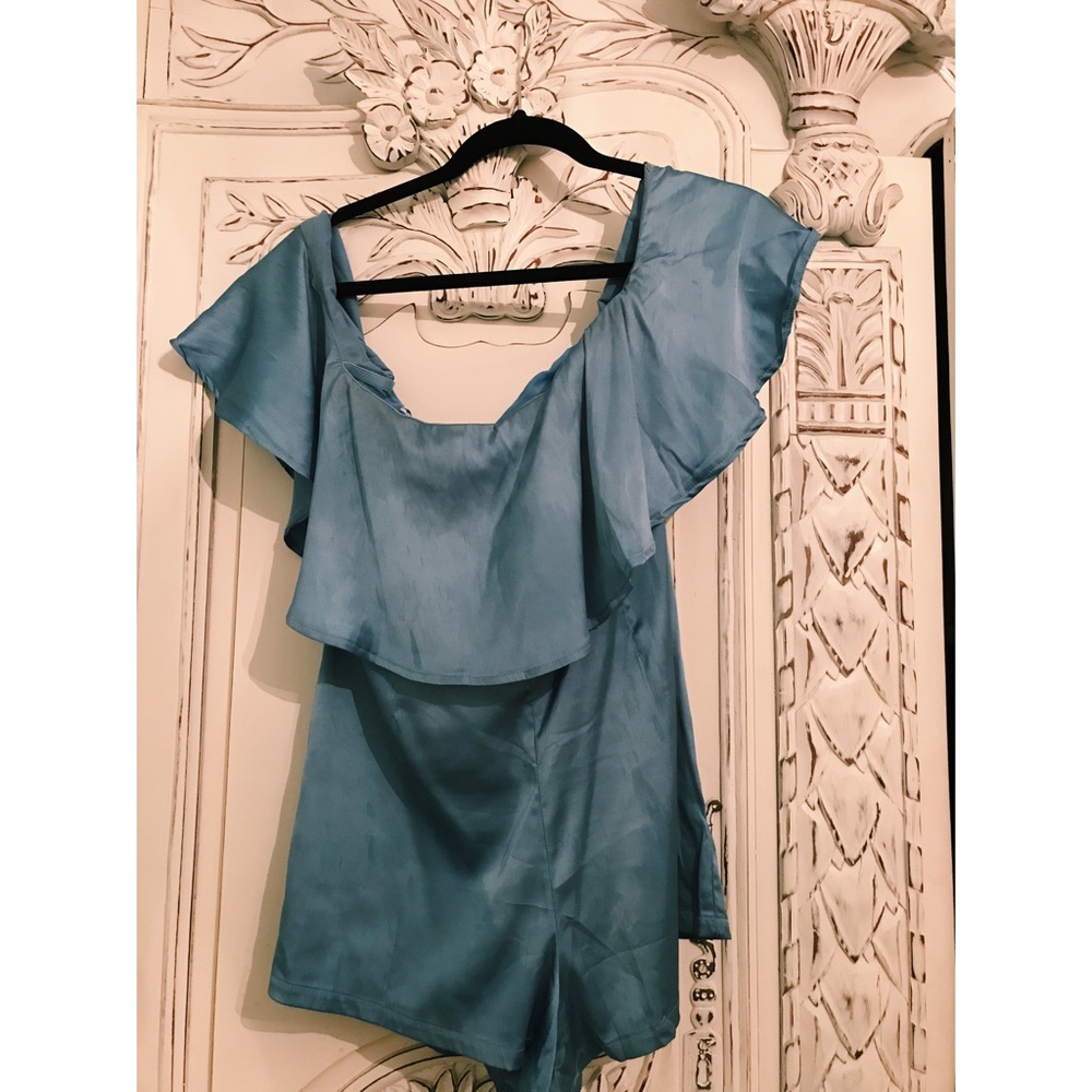 Strapless satin blue romper