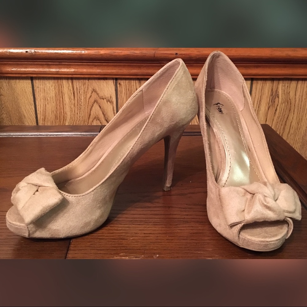 Beige Suede Peep Toe Stiletto Shoes Sz 7