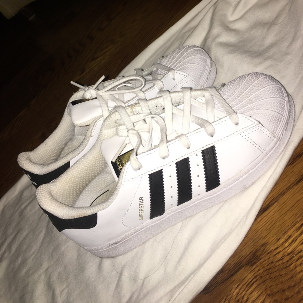 Superstar Adidas Size 3 US