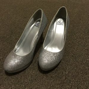 size 6.5 silver glitter heels