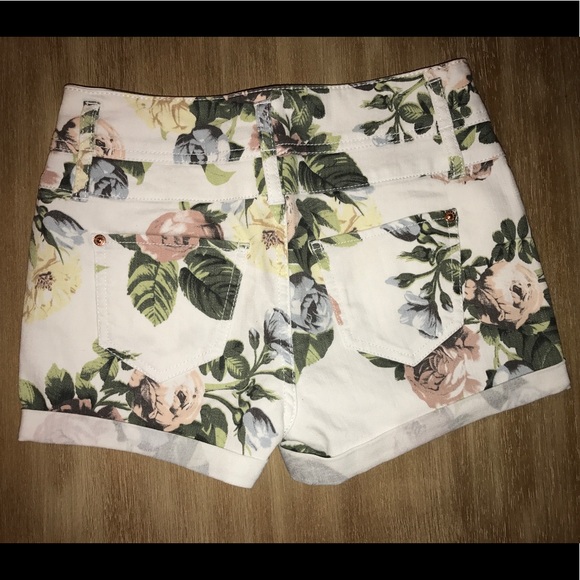 High-waisted shorts- NEVER WORN - Picture 2 of 8