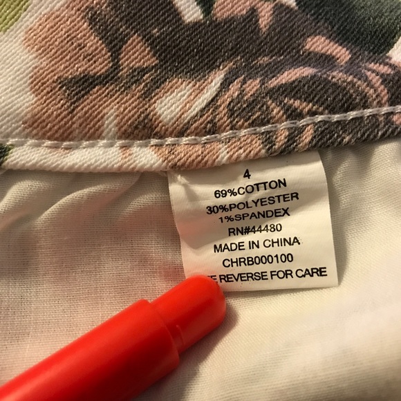 High-waisted shorts- NEVER WORN - Picture 6 of 8