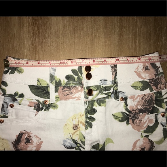 High-waisted shorts- NEVER WORN - Picture 8 of 8