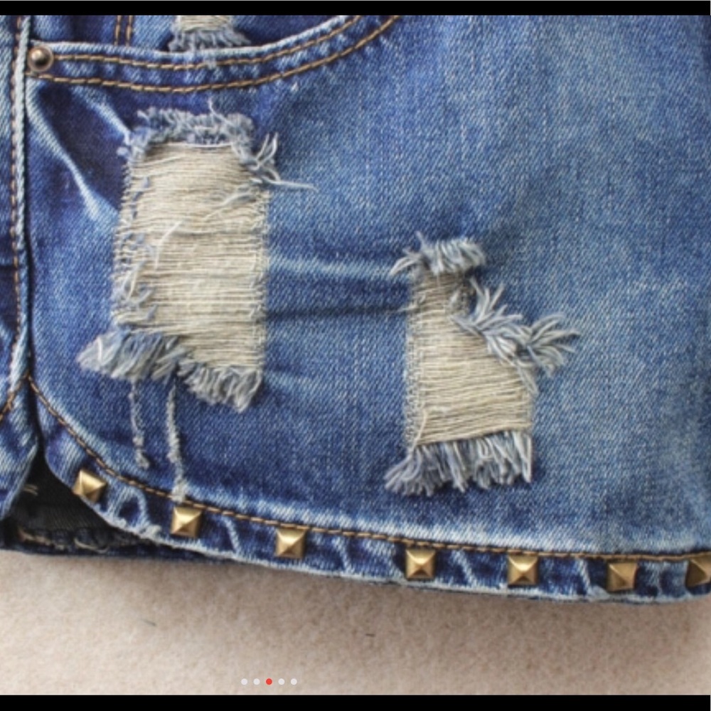 JEAN SHORT -BRASS STONES DISTRESSED 1 left - Picture 7 of 8
