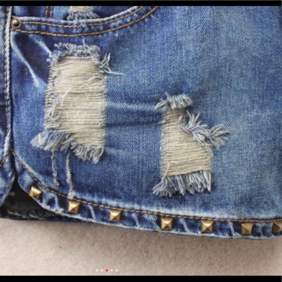 JEAN SHORT -BRASS STONES DISTRESSED 1 left - Picture 7 of 8