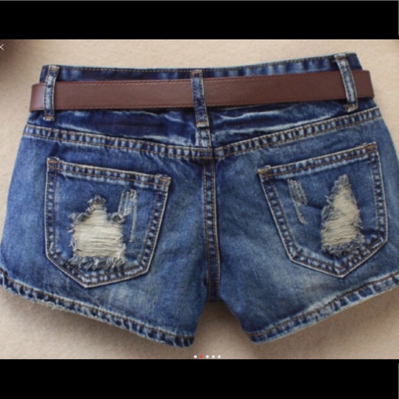 JEAN SHORT -BRASS STONES DISTRESSED 1 left - Picture 8 of 8