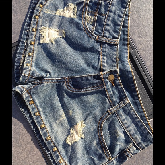 JEAN SHORT -BRASS STONES DISTRESSED 1 left - Picture 4 of 8