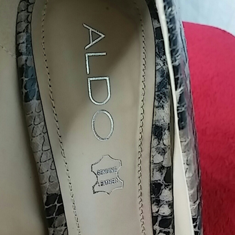 Imitation Snakeskin pumps