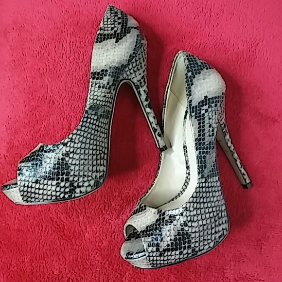 Imitation Snakeskin pumps - Picture 4 of 4
