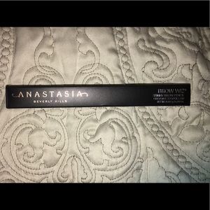 Anastasia, Brow Wiz