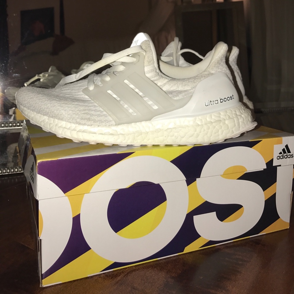 Adidas Ultra Boost Women's Sneaker size 6.5 NEW