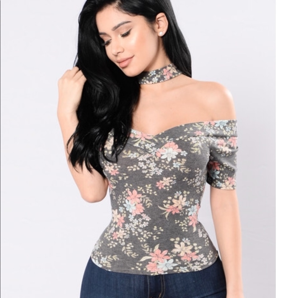 Fashion Nova floral top with choker.