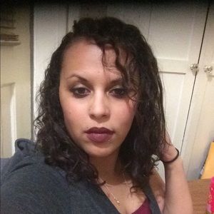 Meet your Posher, Leeann